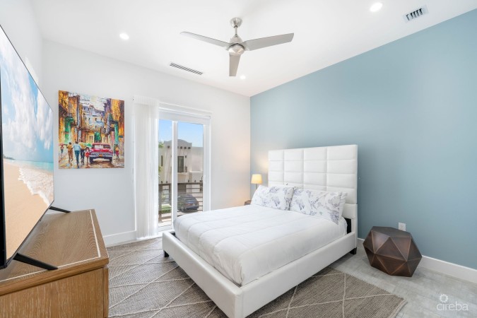 CYPRESS POINTE NORTH 303, CRYSTAL HARBOUR VILLA