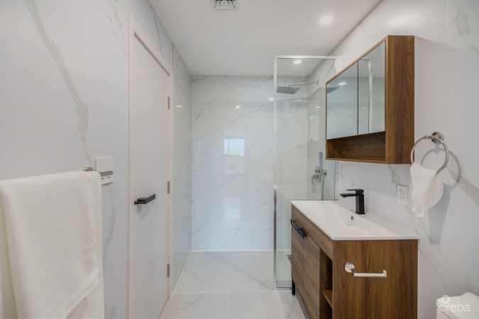 ARZA WEST BAY RUBY– UPGRADED FULLY FURNISHED 1-BED CORNER UNIT