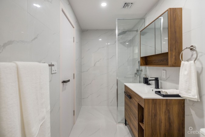 ARZA WEST BAY JADE – UPGRADED FULLY FURNISHED 1-BED/BATH CORNER UNIT