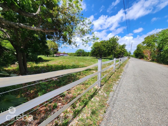 SUNNYFIELD DRIVE - 3 AWESOME ACRES!