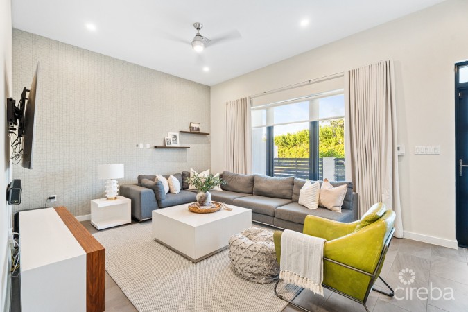 VELA 81, SOUTH SOUND TOWNHOME