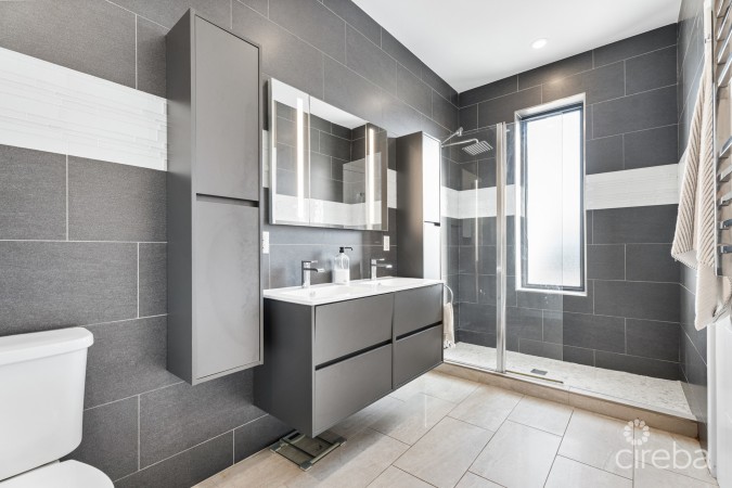 VELA 81, SOUTH SOUND TOWNHOME