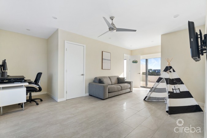 VELA 81, SOUTH SOUND TOWNHOME