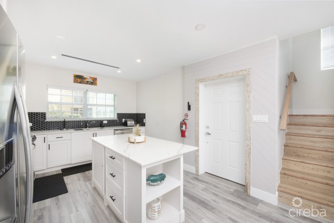 MODERN OCEAN CLUB RETREAT - 2 BED/2.5BATH