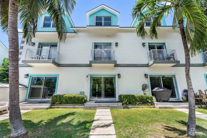 UPGRADED COASTAL ESCAPE CANAL FRONT TOWNHOUSE