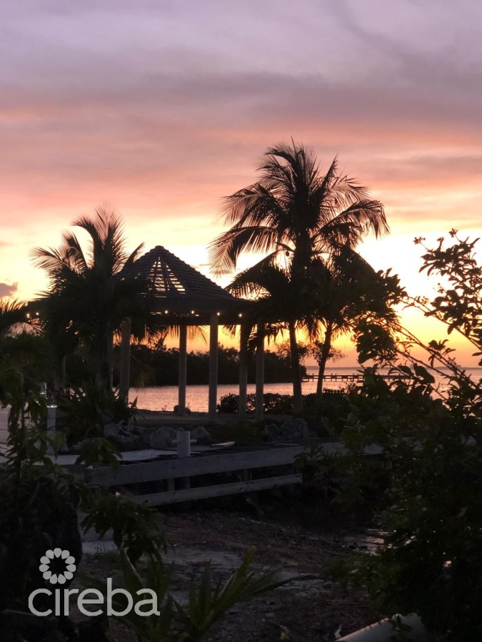 STUNNING SEAFRONT LOT – PRIME LOCATION WITH VIEWS OF NORTH SOUND AND HISTORIC DUCK POND