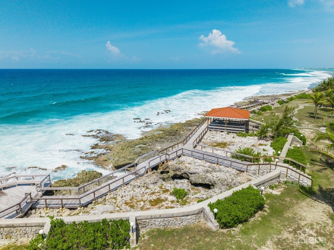 OCEAN CLUB -SPACIOUS 2B/2B WITH OCEAN VIEWS