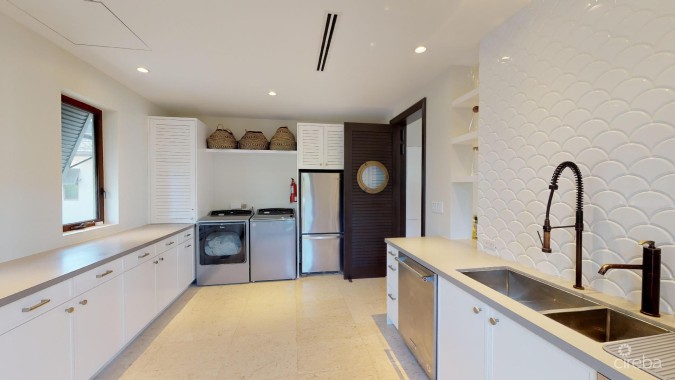 KEMPA KAI INCREDIBLE OCEANFRONT HOME WITH GUEST BUNGALOW