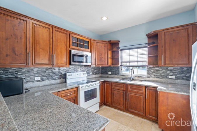 SCHOLARS RETREAT 3-BED END UNIT