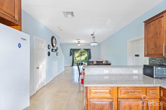 SCHOLARS RETREAT 3-BED END UNIT