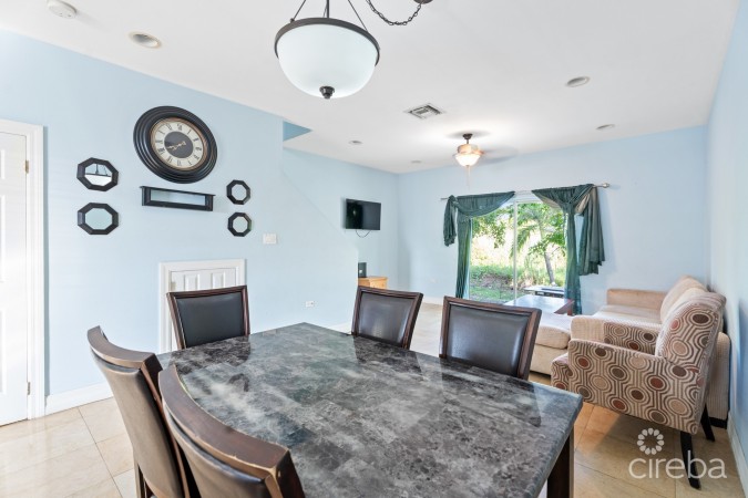 SCHOLARS RETREAT 3-BED END UNIT