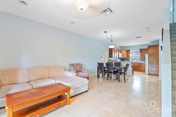 SCHOLARS RETREAT 3-BED END UNIT