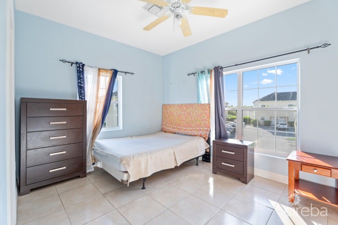 SCHOLARS RETREAT 3-BED END UNIT