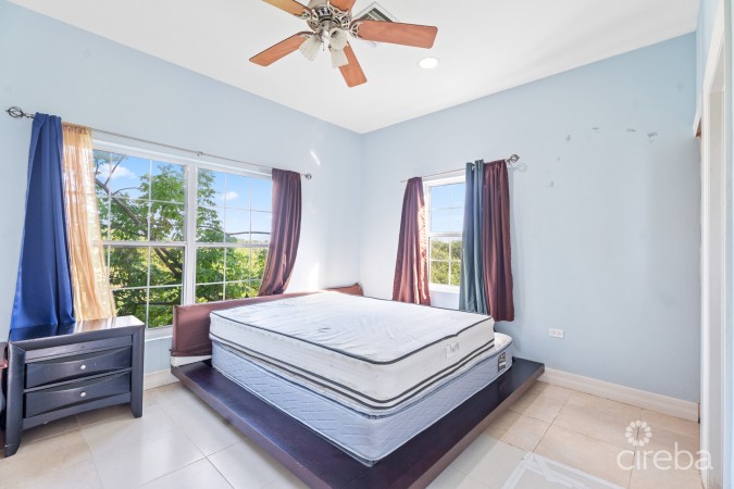 SCHOLARS RETREAT 3-BED END UNIT