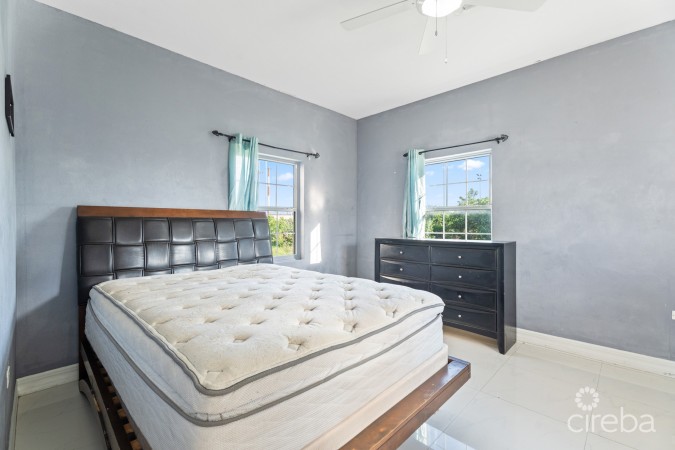 SCHOLARS RETREAT 3-BED END UNIT