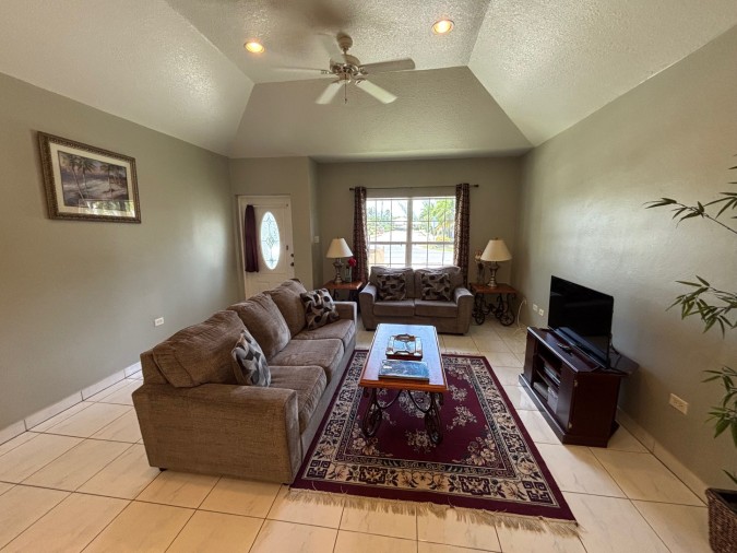 2 Bedroom Duplex on Bamboo St