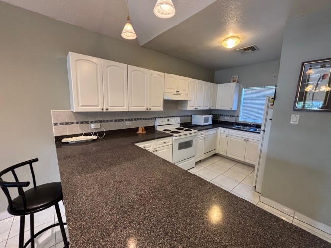 2 Bedroom Duplex on Bamboo St