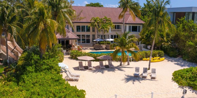 COCONUT WALK -  SEVEN MILE BEACH ESTATE
