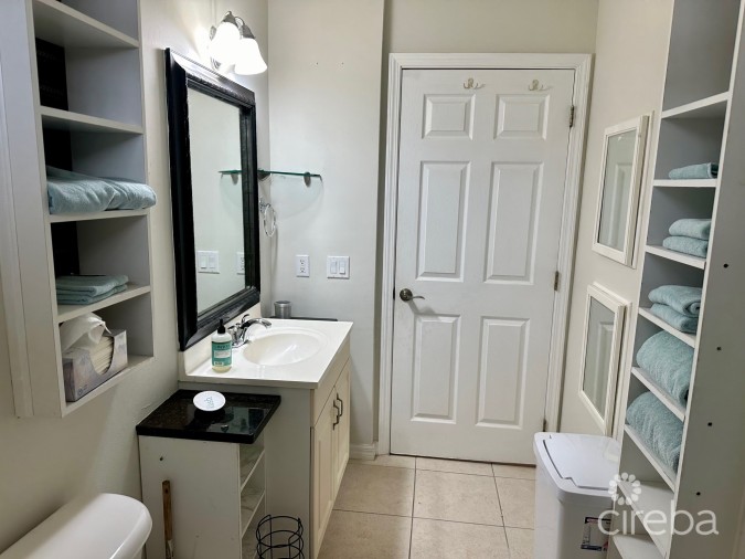 LAKESIDE 1 BED GREAT ROI
