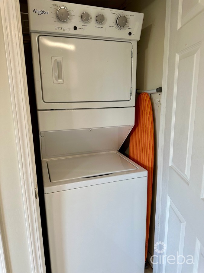 LAKESIDE 1 BED GREAT ROI