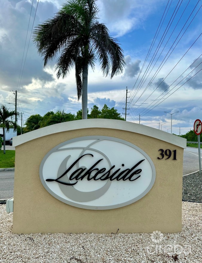LAKESIDE 1 BED GREAT ROI