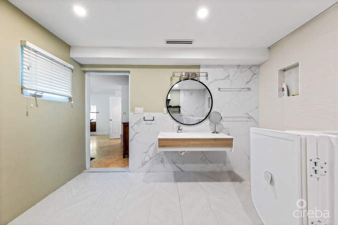 SOUTH SOUND BEACHFRONT DUPLEX