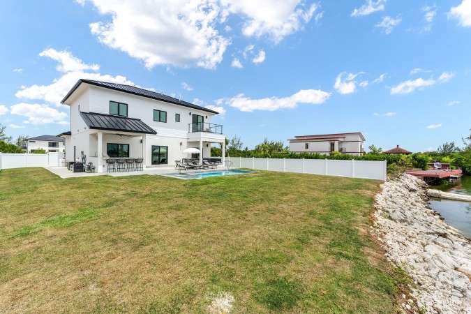 AUBURN BAY 3, CANAL FRONT HOME