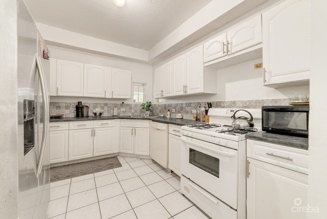 RE-DEVELOPMENT OPPORTUNITY - FIXER UPPER ON .70 ACRES