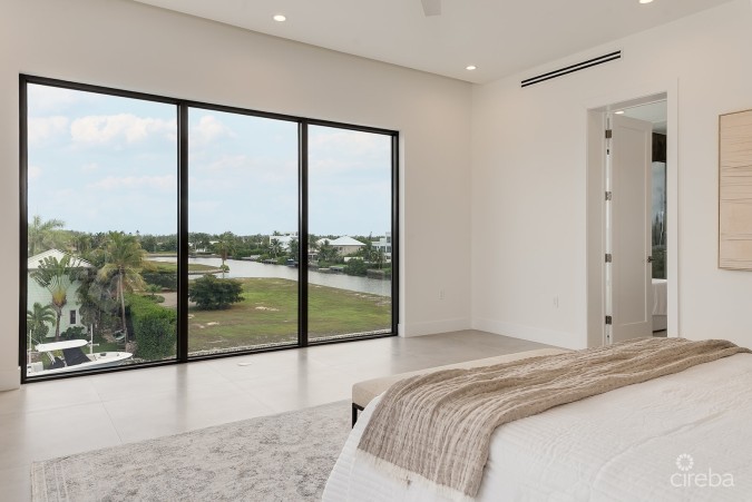 CRYSTAL HARBOUR EXQUISITE ULTRA MODERN HOME
