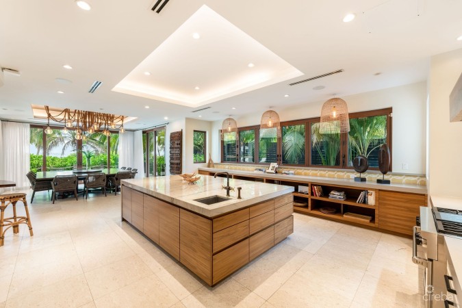 KEMPA KAI INCREDIBLE OCEANFRONT HOME WITH GUEST BUNGALOW