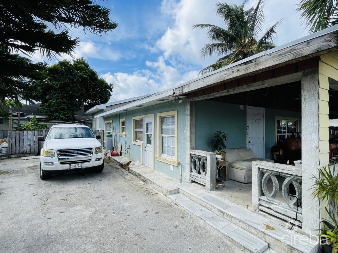 3 BEDROOM HOUSE WITH THREE ADDITIONAL FLATLETS IN GEORGE TOWN