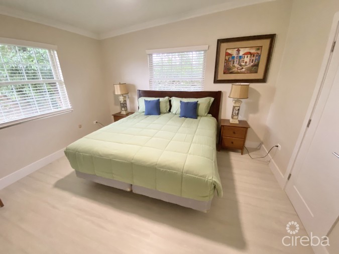 STUNNINGLY RENOVATED 3 BED +DEN HOME IN GEORGE TOWN
