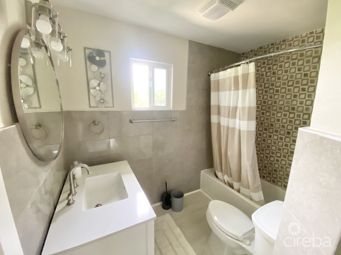 STUNNINGLY RENOVATED 3 BED +DEN HOME IN GEORGE TOWN