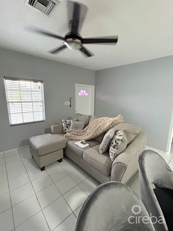 INVESTOR’S DREAM TRIPLEX IN PRIME PROSPECT LOCATION!