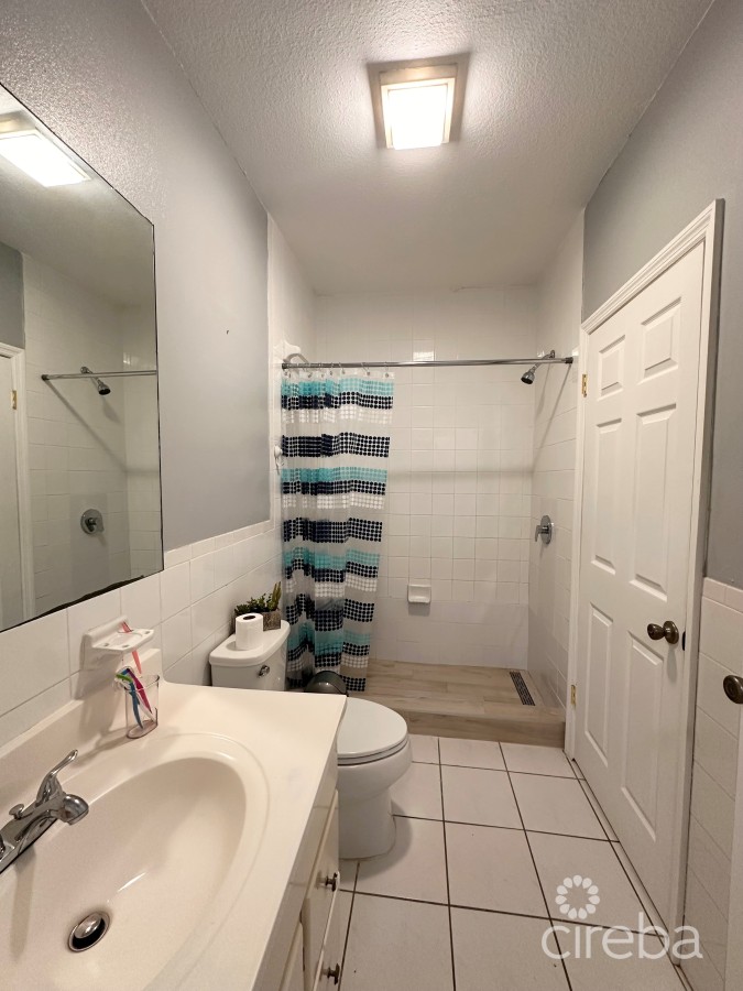 INVESTOR’S DREAM TRIPLEX IN PRIME PROSPECT LOCATION!