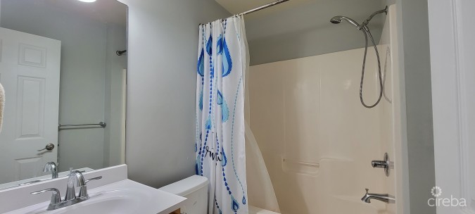 LAKESIDE--1BED/1BATH--MINUTES TO CAMANA BAY/SEVEN MILE BEACH