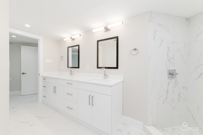 BRITANNIA LIONS COURT #324 - BRIGHT & RENOVATED 3 BED
