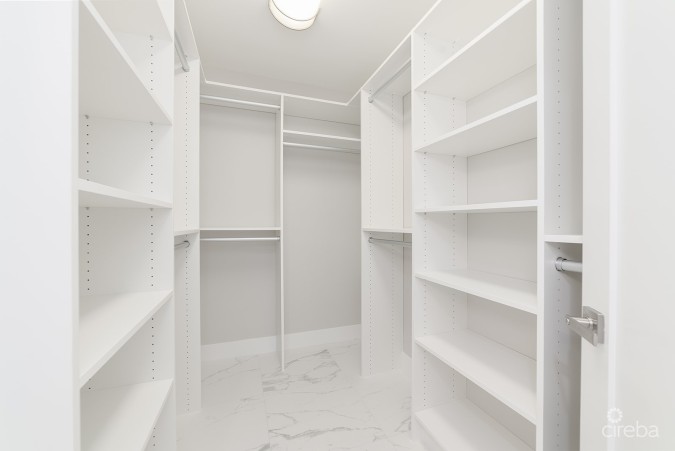 BRITANNIA LIONS COURT #324 - BRIGHT & RENOVATED 3 BED
