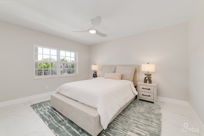 BRITANNIA LIONS COURT #324 - BRIGHT & RENOVATED 3 BED