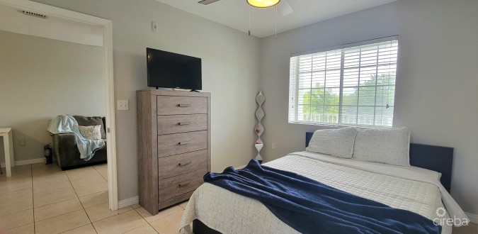 LAKESIDE--1BED/1BATH--MINUTES TO CAMANA BAY/SEVEN MILE BEACH