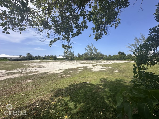 THE SHORES CANAL FRONT 0.4459ACRES - PRIME LOCATION