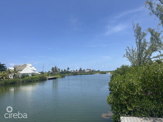 THE SHORES CANAL FRONT 0.4459ACRES - PRIME LOCATION