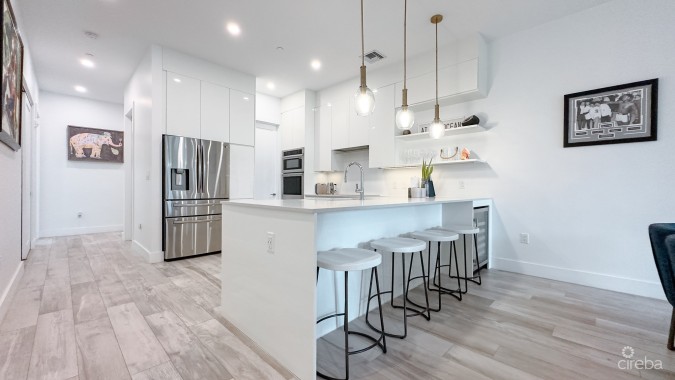 AURA - 3 BED CONDO - OCEAN FRONT SOUTH SOUND