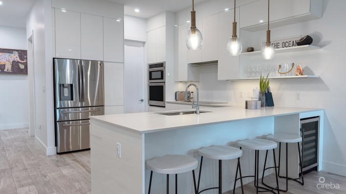 AURA - 3 BED CONDO - OCEAN FRONT SOUTH SOUND