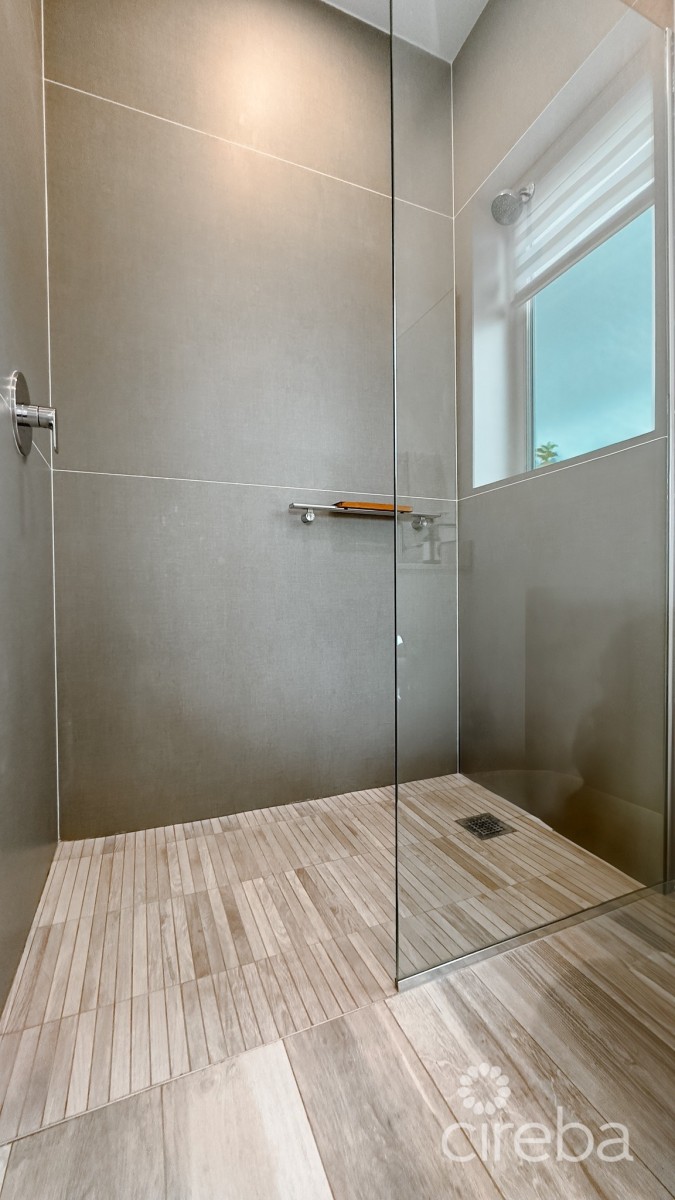 AURA - 3 BED CONDO - OCEAN FRONT SOUTH SOUND