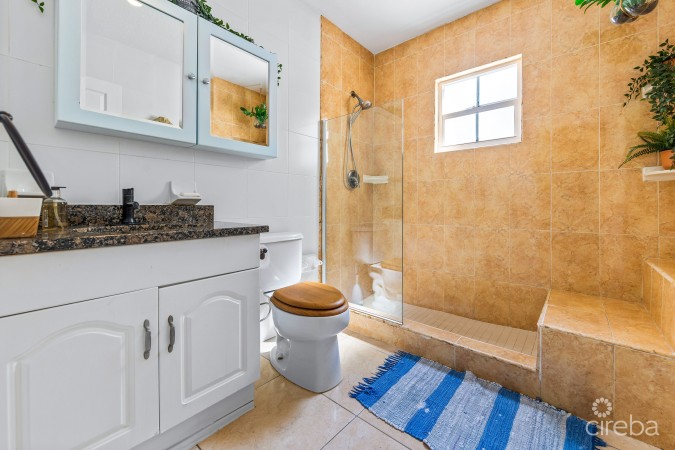 RALEIGH QUAY, GOVERNORS HARBOUR 1 BEDROOM APARTMENT