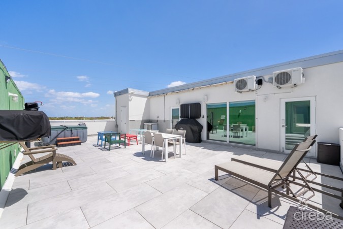 XL 3 BED WEST BAY DUPLEX WITH 2000 SQ FT OF STORAGE