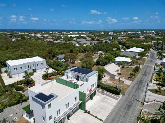 XL 3 BED WEST BAY DUPLEX WITH 2000 SQ FT OF STORAGE