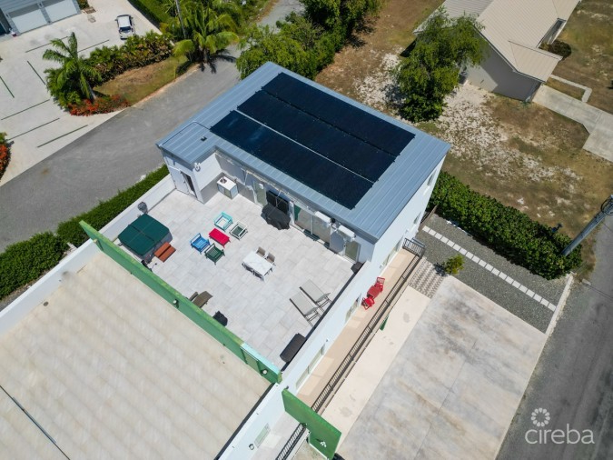 XL 3 BED WEST BAY DUPLEX WITH 2000 SQ FT OF STORAGE