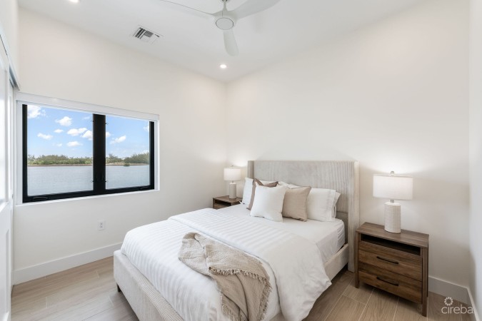 AUBURN BAY 3, CANAL FRONT HOME